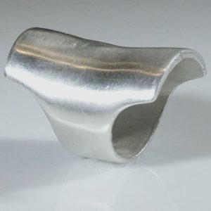 טבעת כסף בעיצוב אוכף