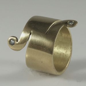 טבעת פרפר מזהב משובצת אקוומרין