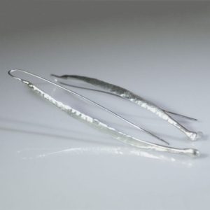 עגילי נוצה דקים תלויים מכסף