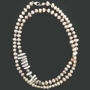 שרשרת פנינים ואבני גרנט ארוכה