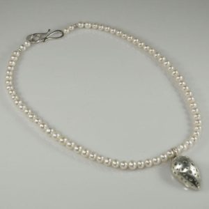 שרשרת פנינים ותליון טיפה מכסף 925