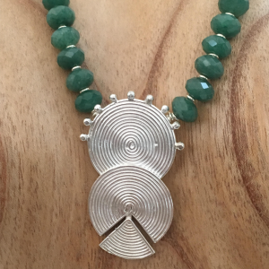 מחרוזת אוונטורין ירוק רונדל עם תליון כסף