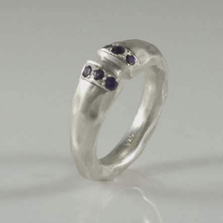 טבעת כסף משובצת אמטיסט