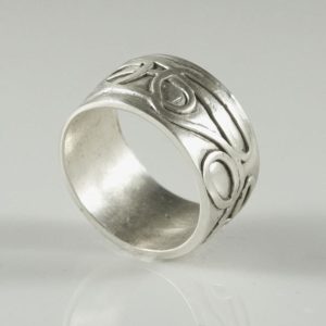 טבעת כסף בעיצוב תבליט