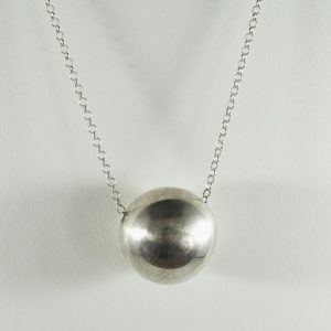 שרשרת ארוכה ותליון כדור מכסף 925