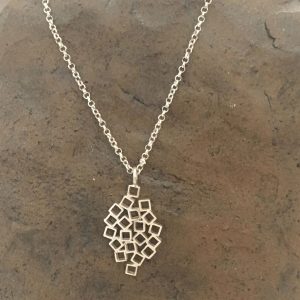 שרשרת ארוכה ותליון מעוין מכסף 925