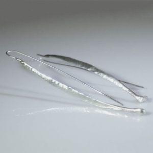 עגילי נוצה דקים תלויים מכסף